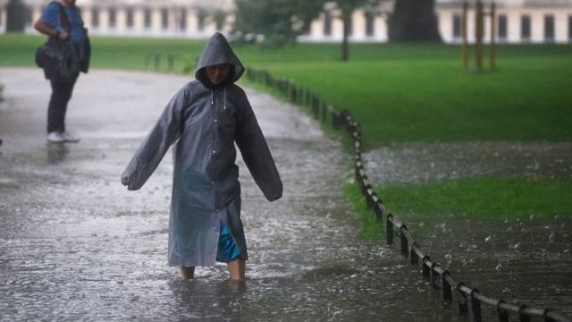 伦敦水灾：气候变化会议举行之际暴雨来袭　医院、地铁站、公路淹水关闭